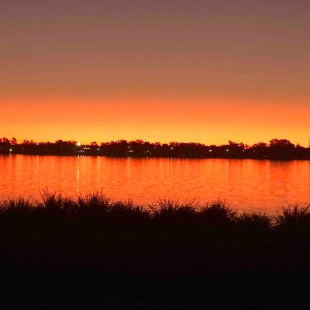 Lakehouse With Jetty & Pool Villa Yarrawonga Exterior foto