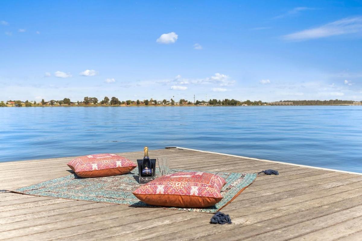 Lakehouse With Jetty & Pool Villa Yarrawonga Exterior foto